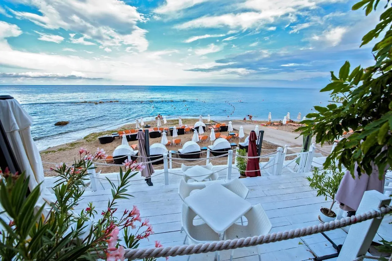 Dreams In La Mer Golden Sands Apartment