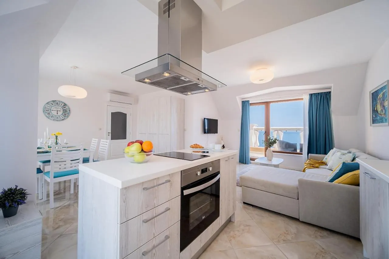Dreams In La Mer Golden Sands