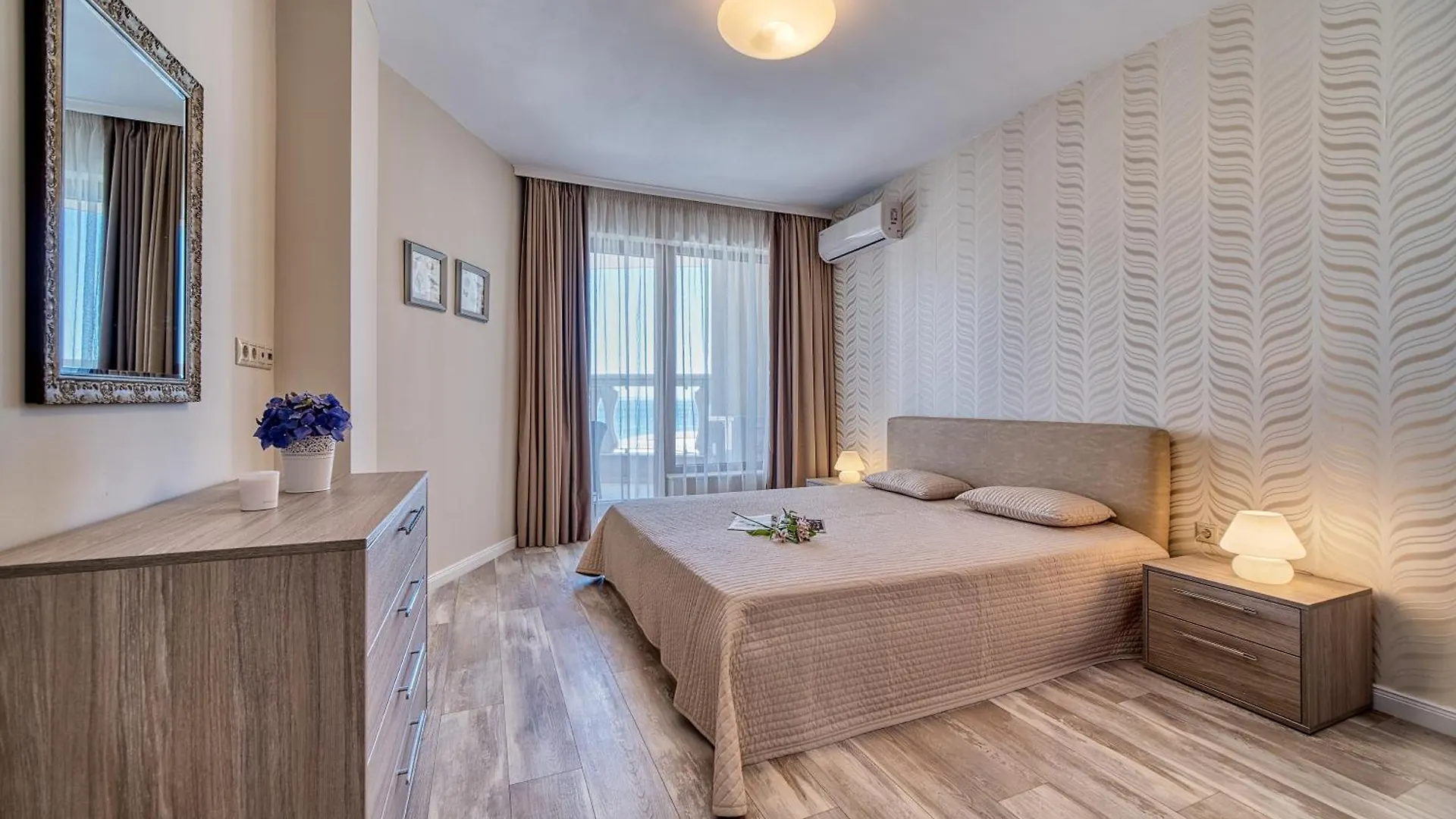 Dreams In La Mer Golden Sands Apartment