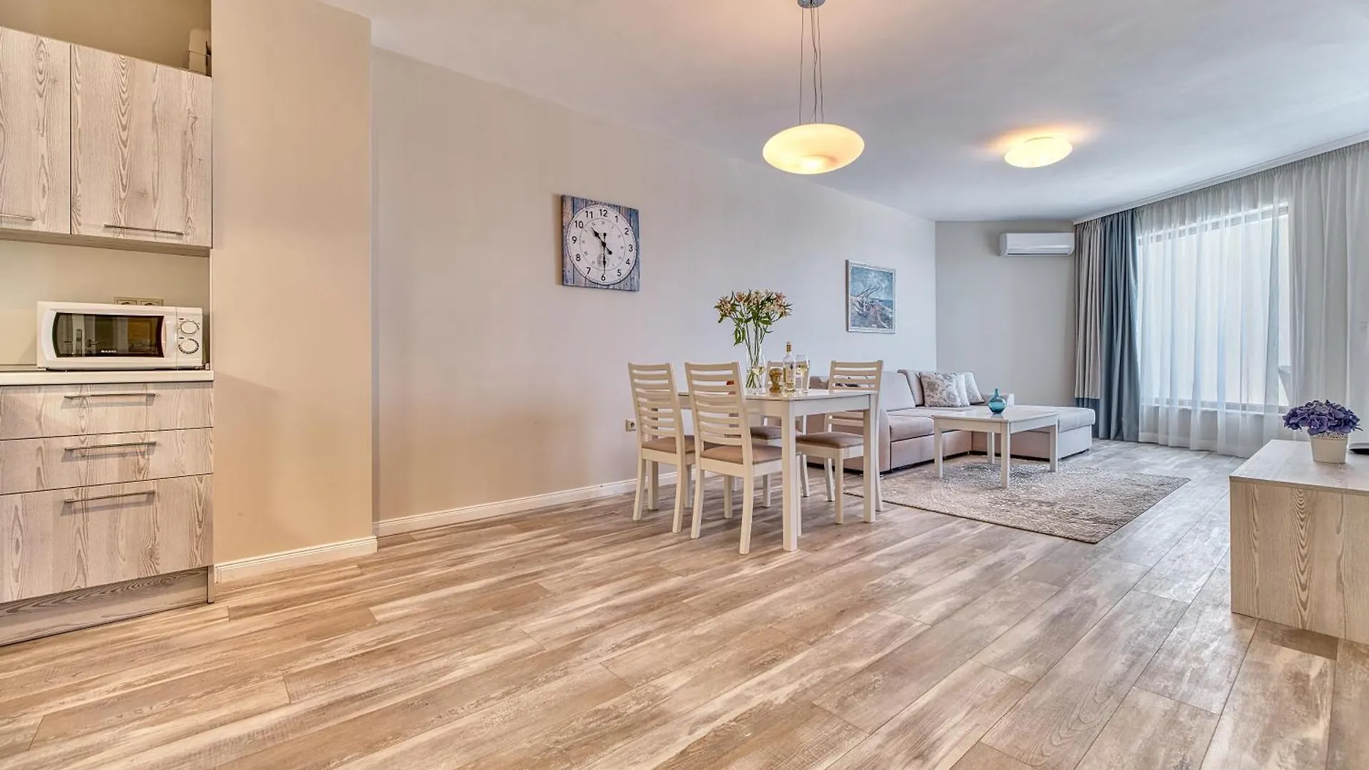 Dreams In La Mer Golden Sands Apartment