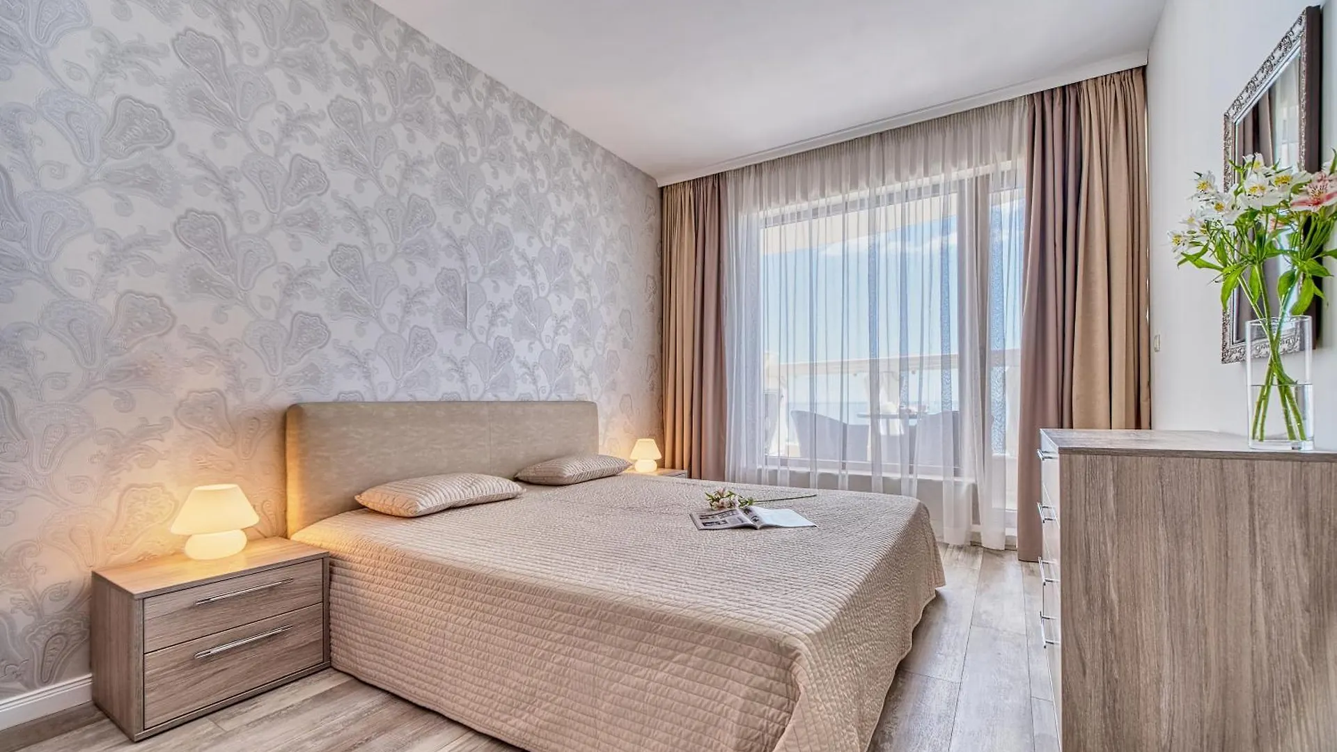Dreams In La Mer Golden Sands Apartment