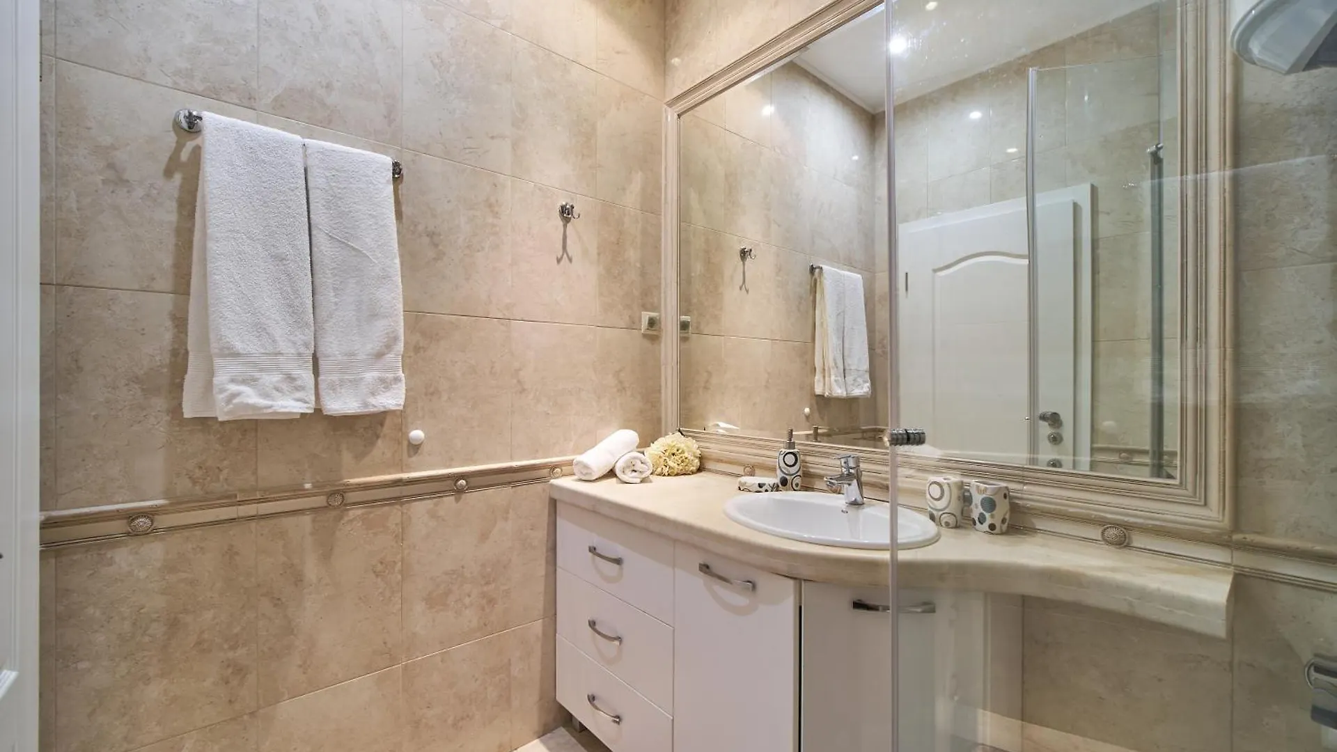 Dreams In La Mer Golden Sands Apartment