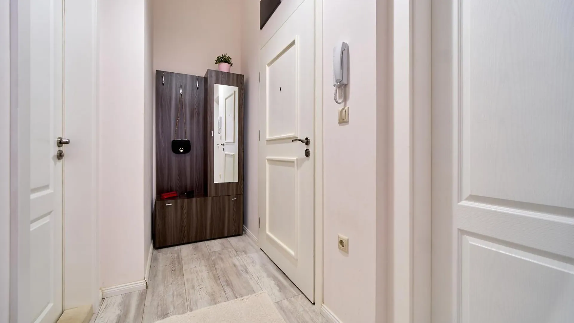 Apartment Dreams In La Mer Golden Sands