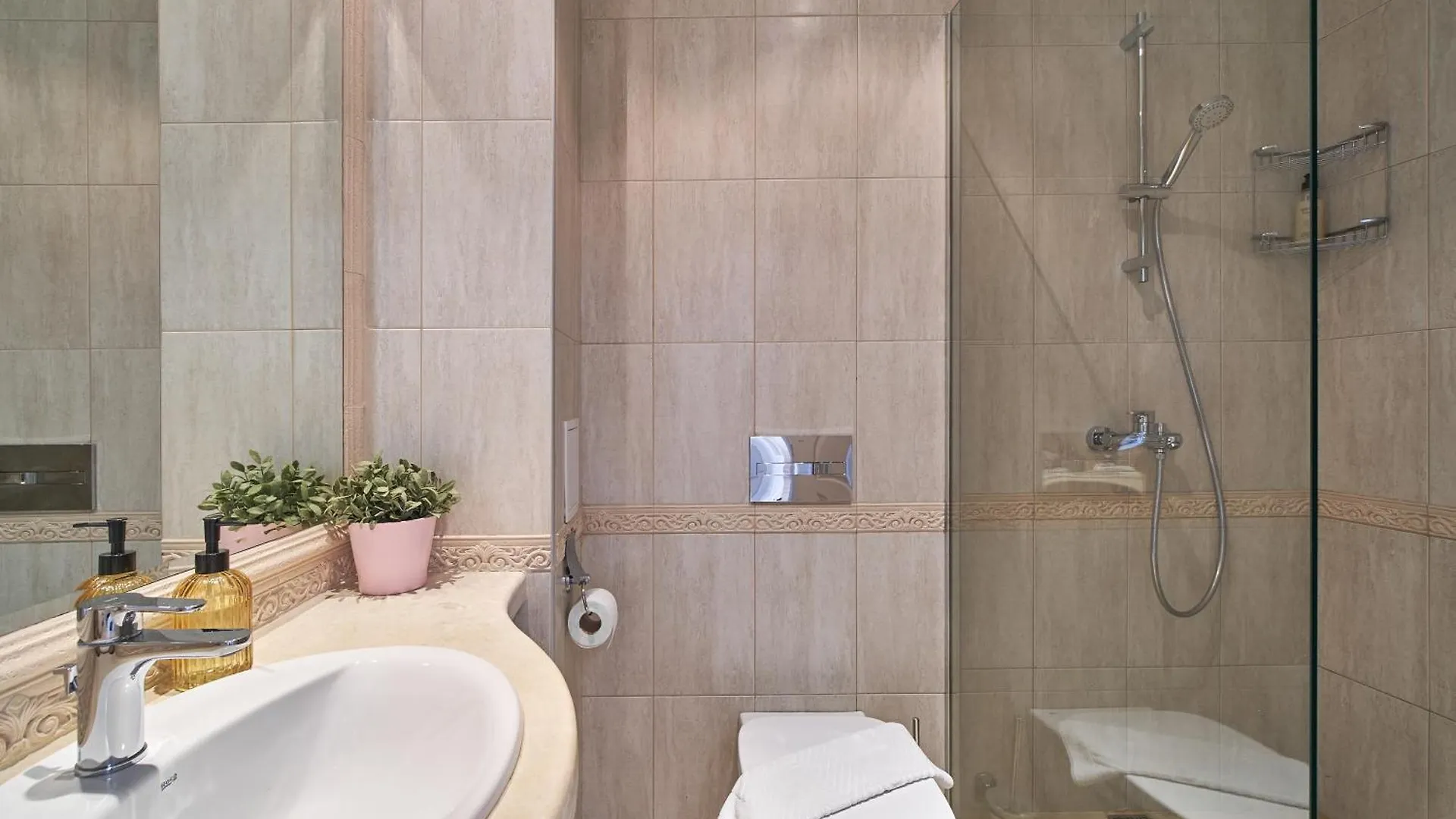 Dreams In La Mer Golden Sands Apartment